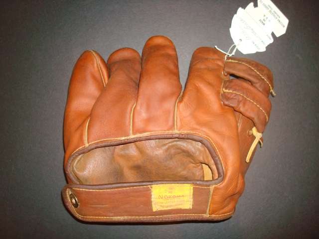 Larry Gilbert Nokona G10 Back